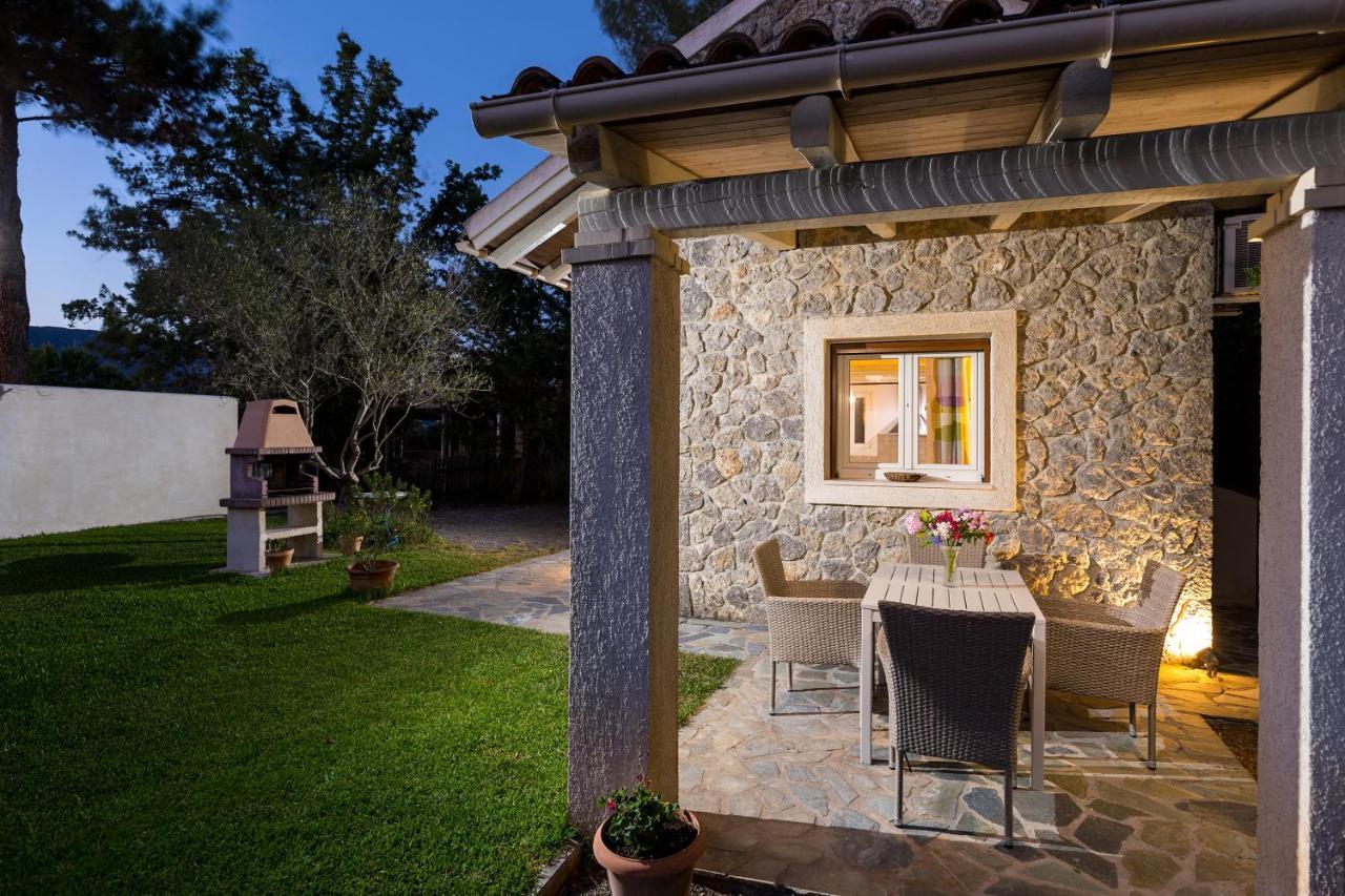 Petrinos Cottage Dafnila Exterior photo