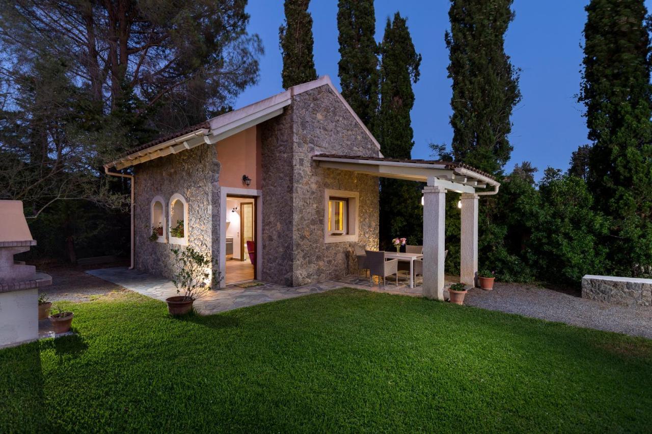 Petrinos Cottage Dafnila Exterior photo